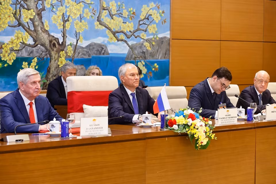 Chairman of the Russian State Duma Vyacheslav Volodin and the Russian delegation at the talks with National Assembly Chairman Tran Thanh Man. (Photo: Doan Tan – VNA)