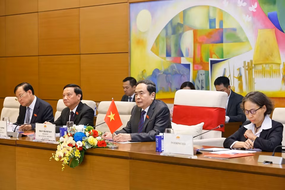 National Assembly Chairman Tran Thanh Man and the Vietnamese delegation at the talks with Chairman of the Russian State Duma Vyacheslav Volodin. (Photo: Doan Tan – VNA)