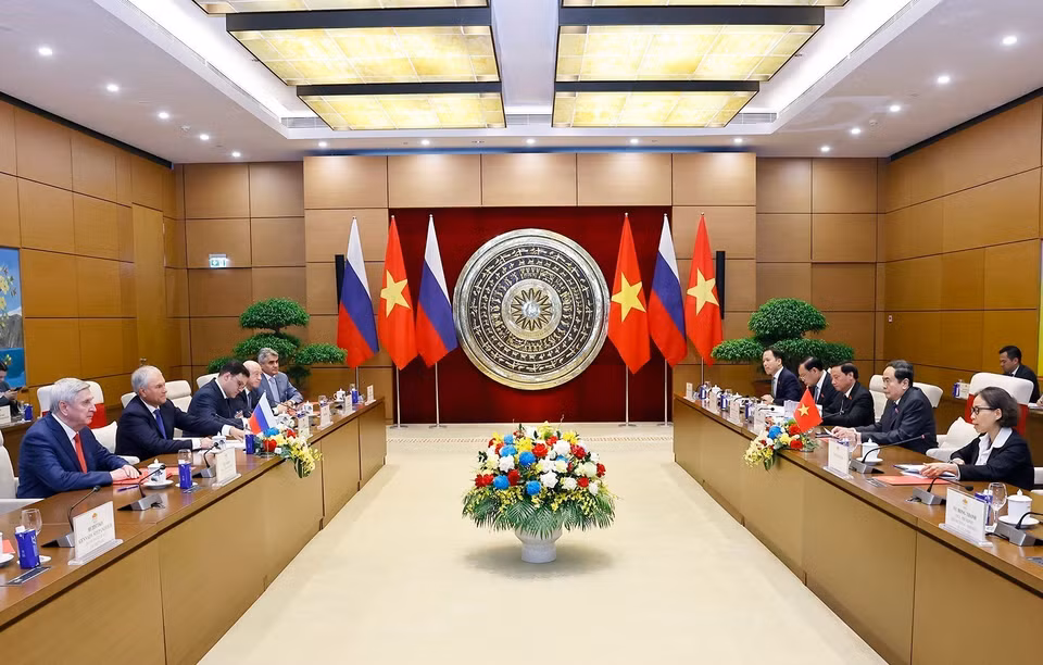National Assembly Chairman Tran Thanh Man holds talks with Chairman of the Russian State Duma Vyacheslav Volodin. (Photo: Doan Tan – VNA)