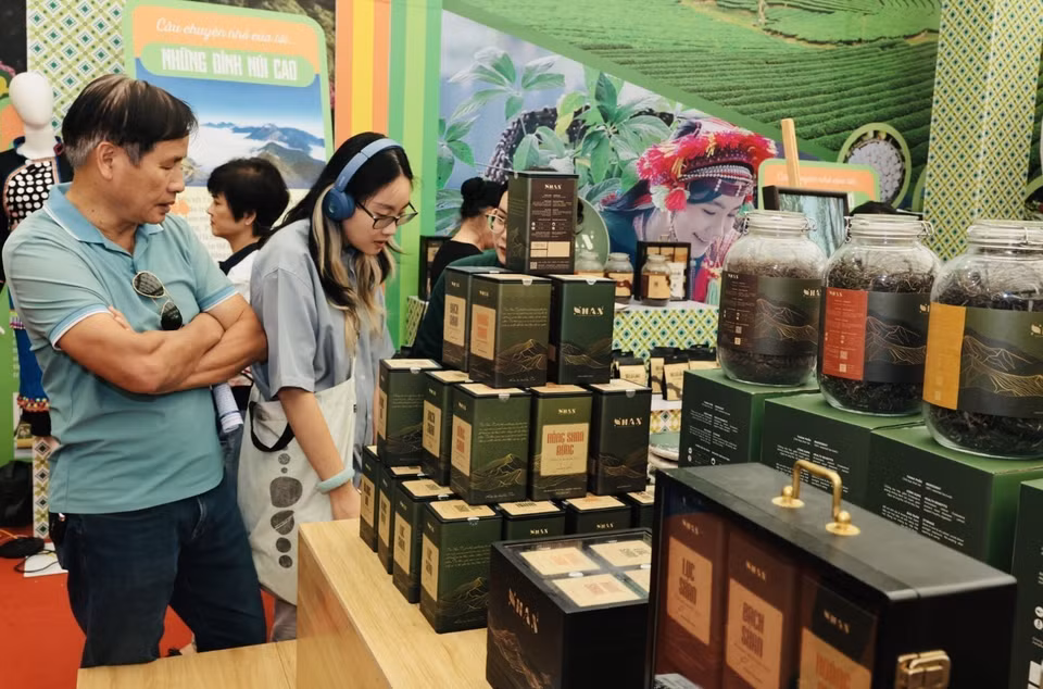 A variety of tea products on display at the fair. (Photo: VNA)