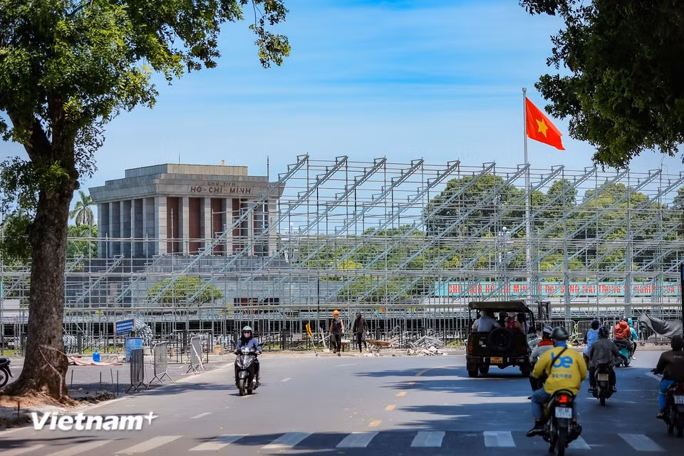 In addition to improvements along the parade route, large grandstands for the grand parade are being installed in Ba Dinh Square. (Photo: Hoai Nam/Vietnam+)