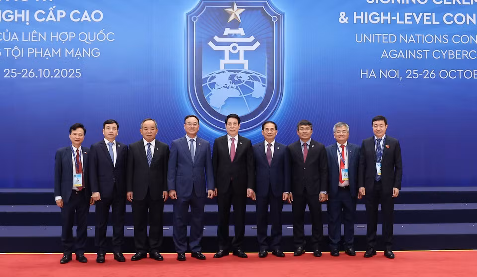 State President Luong Cuong and delegates attend the Signing Ceremony of the United Nations Convention against Cybercrime (Hanoi Convention). (Photo: VNA)