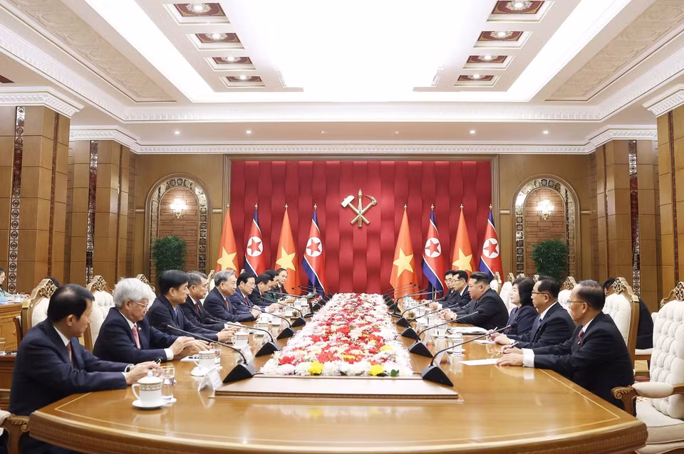 General Secretary To Lam holds talks with General Secretary of the Workers’ Party of Korea and President of the State Affairs of the Democratic People’s Republic of Korea Kim Jong Un. (Photo: Thong Nhat – VNA)