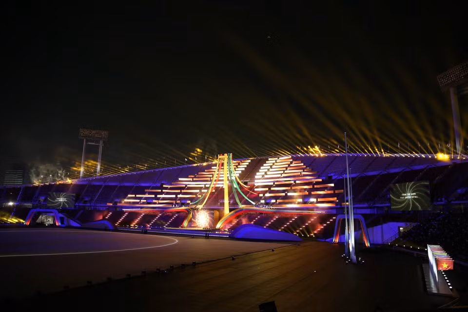 Light show at the Opening Ceremony of SEA Games 33. Photo: Minh Quyet – VNA Correspondent in Thailand