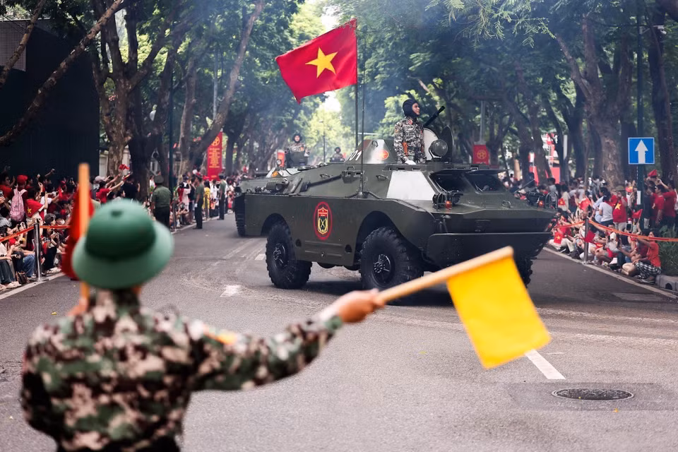 Parade and procession units march through the streets of Hanoi during the full-dress rehearsal. (Photo: Cong Dat - VNA)
