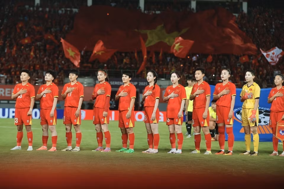 The Vietnam women’s national football team during the flag salute ceremony. (Photo: Minh Quyet - VNA)