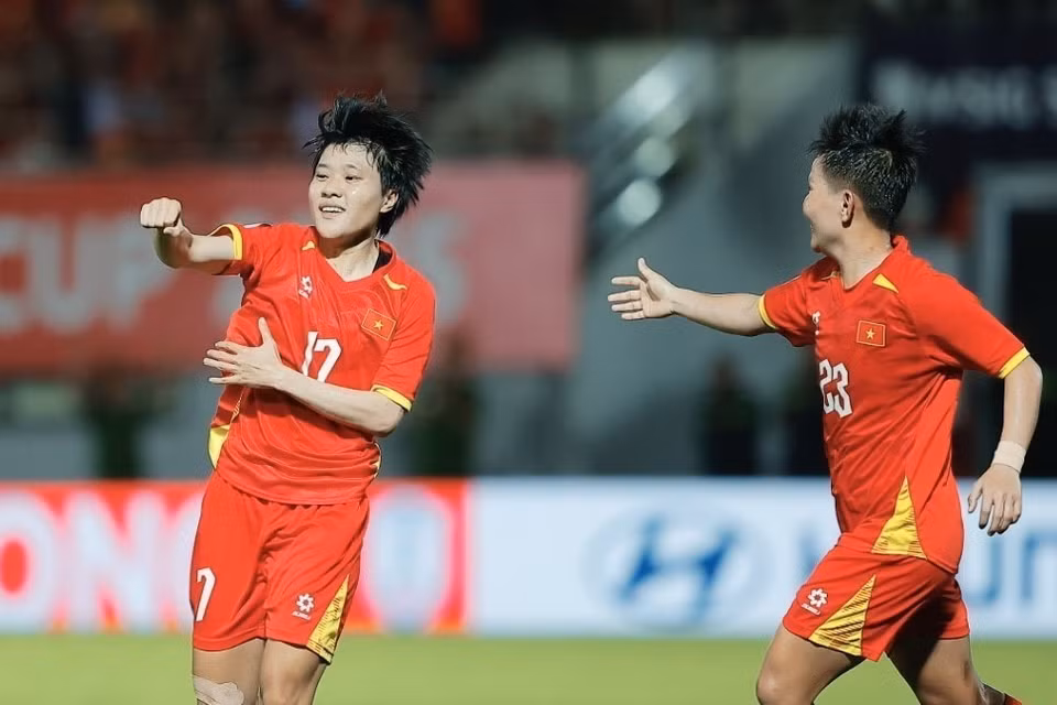 Thu Thao (No. 17) scores the opening goal for the Vietnam women’s national team in the 36th minute. (Photo: Minh Quyet - VNA)