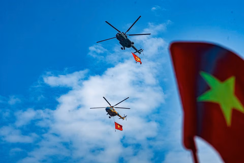 A fleet of helicopters carrying the Party flag and the national flag rehearses over Hanoi ahead of the A80 event. (Photo: VNA)