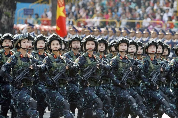The female contingent of the Special Police marching in the national celebration of the 50th anniversary of the Liberation of the South and National Reunification (April 30, 1975 – 2025). (Photo: VNA)