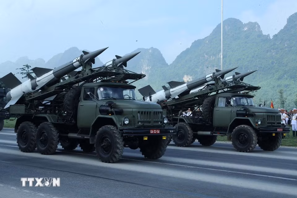 Various air defence missile systems featured in the rehearsal. (Photo: VNA)