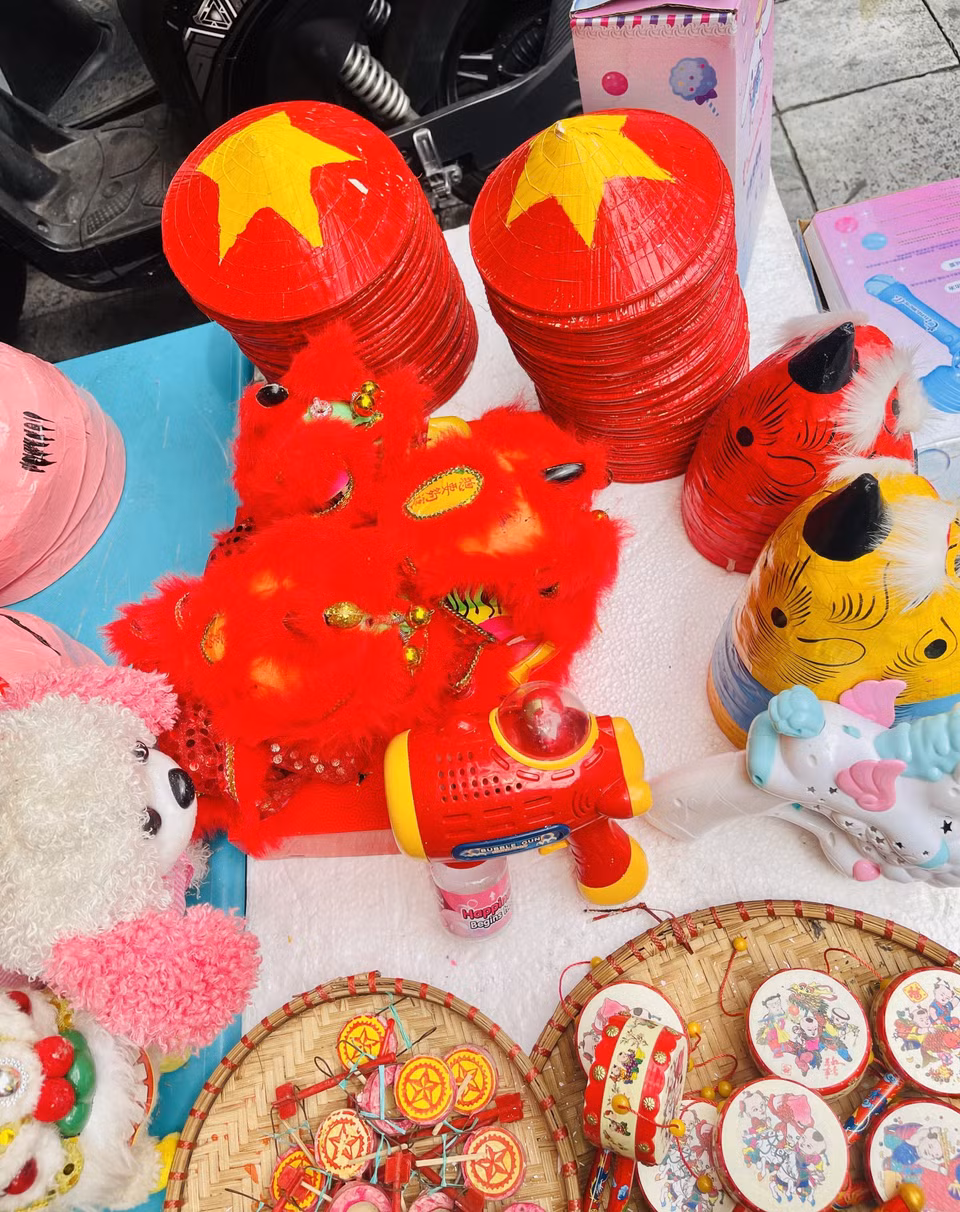 Traditional Mid-Autumn toys displayed at shops on Hang Ma Street (Hoan Kiem ward, Hanoi). (Photo: VNA)