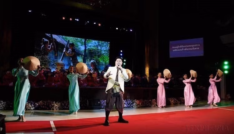 A performance of the musical piece “Vietnam at peace,” with lyrics written by Thai Princess Maha Chakri Sirindhorn, at Chulalongkorn University in Bangkok, Thailand, on March 26, 2024. (Photo: VNA)