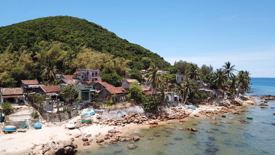 Tan Phung fishing village, seen from Vi Rong Cape. (Photo: Thanh Trung/Vietnamtourism)