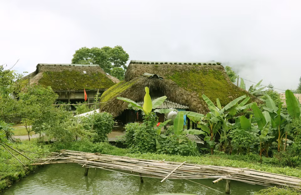 The moss-roofed houses are a distinctive feature of Thanh Thuy borderland. (Photo: VNA)