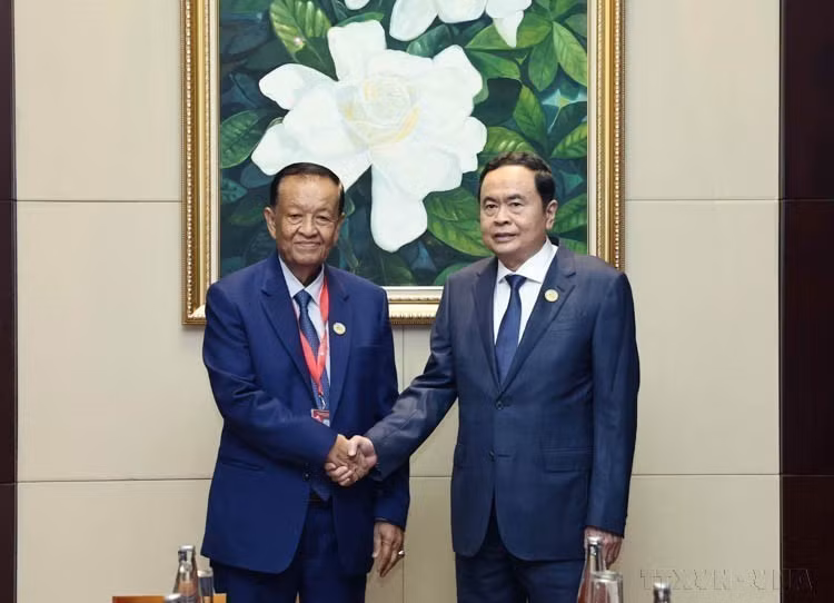 Chairman of the National Assembly Tran Thanh Man meets with President of the National Assembly and Speaker of the House of Representatives of Thailand Wan Muhamad Noor Matha during his attendance at the 45th AIPA in Vientiane, Laos, on October 19, 2024. (Photo: VNA)