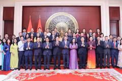 State President meets families of Chinese friends of Vietnam
