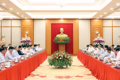 Politburo works with Standing Board of Government’s Party Committee