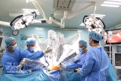 Robotic surgery for organ transplantation at Binh Dan Hospital (Photo: VNA)