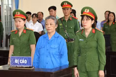 Defendant Thach Thi Hoa Ri at the first-instance trial (Photo: VNA)
