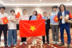 All five Vietnamese students win medals at World Young Physicists Olympiad (Photo: VNA)