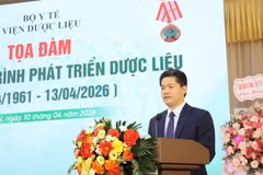 Permanent Deputy Minister of Health Vu Manh Ha speaks at the symposium. (Photo: VietnamPlus)