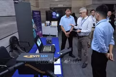 Ten Make in Vietnam and Australia digital technology products on display at the Vietnam–Australia forum on investment and development cooperation in digital technology and AI. (Photo: VNA)
