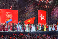 Political-artistic programme “Fatherland in Our Hearts”, jointly organised by Nhan Dan Newspaper and the Ho Chi Minh City People’s Committee. (Photo: nhandan.vn) 