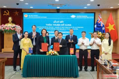 The signing ceremony for the agreement to implement an energy cooperation project to support Vietnam’s clean and sustainable energy transition. (Photo: Ministry of Industry and Trade)