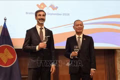 Vietnamese Ambassador to Slovakia Pham Truong Giang (R) and Slovak Minister of Foreign and European Affairs Juraj Blanar said at a recent ceremony in Bratislava marking the 81st National Day of Vietnam. (Photo: VNA)