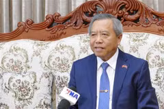Professor and Academician Boviengkham Vongdara, President of the Lao–Vietnam Friendship Association, in an interview with the Vietnam News Agency (VNA)'s resident correspondents in Vientiane. (Photo: VNA)