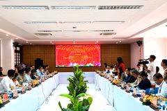 An overview of the meeting between Can Tho leaders and a delegation of Lao People’s Revolutionary Party officials. (Photo: VNA)