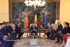 General Secretary of the Communist Party of Vietnam Central Committee and President To Lam (C) meets with Speaker of the Belgian Senate Vincent Blondel (L) and President of the Belgian House of Representatives Peter De Roover (R) on the afternoon of October 23, 2026. (Photo: VNA)