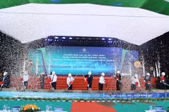 Hanoi city's leaders at a ceremony to start the Nam Thang Long-Tran Hung Dao metro line project. (Illustrative photo: VNA)