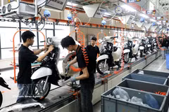 Production line at Yadea Vietnam’s smart manufacturing plant, which has an investment of more than 100 million USD, in Tan Hung Industrial Park, Bac Ninh province. (Photo: VNA)