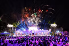 Fireworks display at the closing ceremony of the second Cultures of the World Festival. (Photo: VNA)