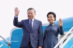 General Secretary of the Communist Party of Vietnam Central Committee and President To Lam, and his spouse Ngo Phuong Ly leave Hanoi on September 7 for a state visit to Russia, an official visit to France and attendance at the International Space Summit in Paris, from September 7 to 12. (Photo: VNA)