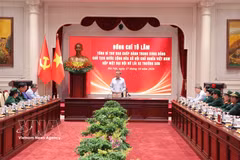 General Secretary of the Communist Party of Vietnam Central Committee and President To Lam speaks at the meeting with members of the Truong Son Female Drivers’ Company in Hanoi on October 27. (Photo: VNA)