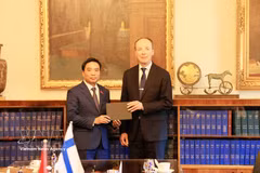 National Assembly (NA) Vice President Nguyen Doan Anh (L) meets with Finnish Parliament Speaker Jussi Halla-aho. (Photo: VNA)