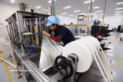 A production line of plastic bags used for goods packaging at the factory of the Japanese-owned Malpensa Plant Vietnam Co., Ltd. in Chan May Industrial Park, Hue city. (Photo: VNA)