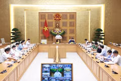 Prime Minister Pham Minh Chinh chairs a teleconference to review recovery efforts following the devastating impact of Typhoon Bualoi, and to prepare for the arrival of Typhoon Matmo. (Photo: VNA)