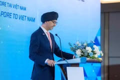 Singaporean Ambassador to Vietnam Rajpal Singh speaks at the ceremony. (Photo: VietnamPlus)