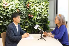 Chairman of the Korea – Vietnam Economic and Cultural Association Kwon Seong Taek in an interview with the Vietnam News Agency's correspondent in the Republic of Korea. (Photo: VNA)