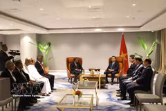 At the meeting between Vietnam's Politburo member Nguyen Thanh Nghi and General Secretary of the Communist Party of Sri Lanka G. Weerasinghe and General Secretary of the Sri Lanka-Vietnam Solidarity Association Sudasinghe Sugathapala. (Photo: VNA)