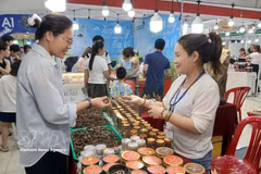 Key export sectors such as textiles – garments, footwear and furniture, along with many signature products of Da Nang, have strong potential to expand their markets through online export channels. (Photo: VNA)