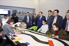 National Assembly Chairman Tran Thanh Man and the Vietnamese NA delegation visit TUMO Centre for Creative Technologies (Photo: VNA)