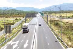 The Vinh Hao–Phan Thiet Expressway through eastern Lam Dong province strengthens regional connectivity, shortens travel times and supports socio-economic development. (Photo: VNA)