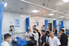 The injured victims are receiving treatment at Hung Vuong Gia Lai Hospital. (Photo: VNA) 