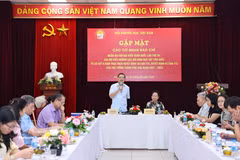 At the meeting of the Vietnam Association for Promoting Education in Hanoi on September 25 (Photo: VNA)