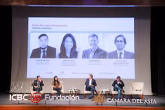 Representatives of Argentine businesses share practical experience in trade and investment activities in Japan, the Republic of Korea and Indonesia. (Photo: VNA) 