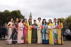 Participants in the Ao Dai Fashion Week London 2026 (Photo: VNA)